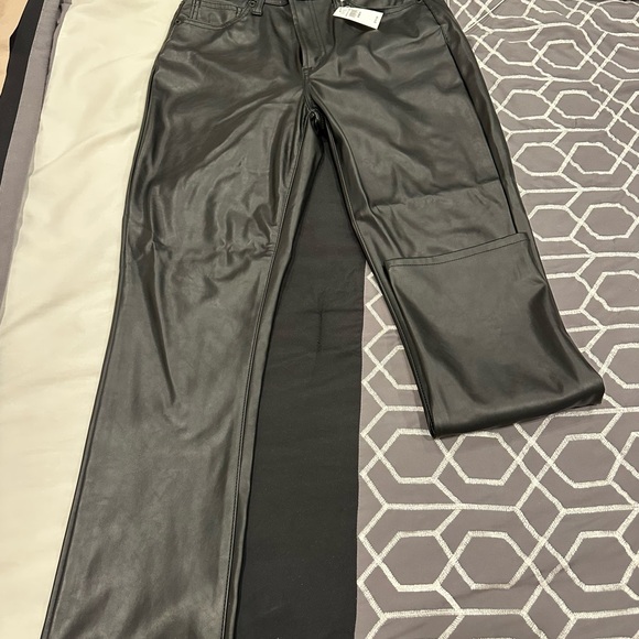 Faux leather pants Gap! 
Never worn, to big . Fits true to size . - Picture 2 of 3